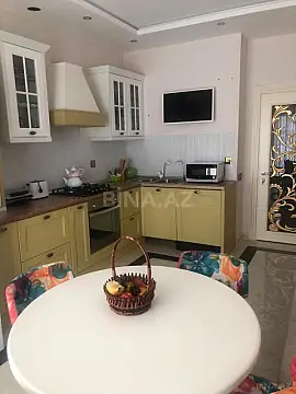 Kirayə verilir 2 otaqlı mənzil 101 m²