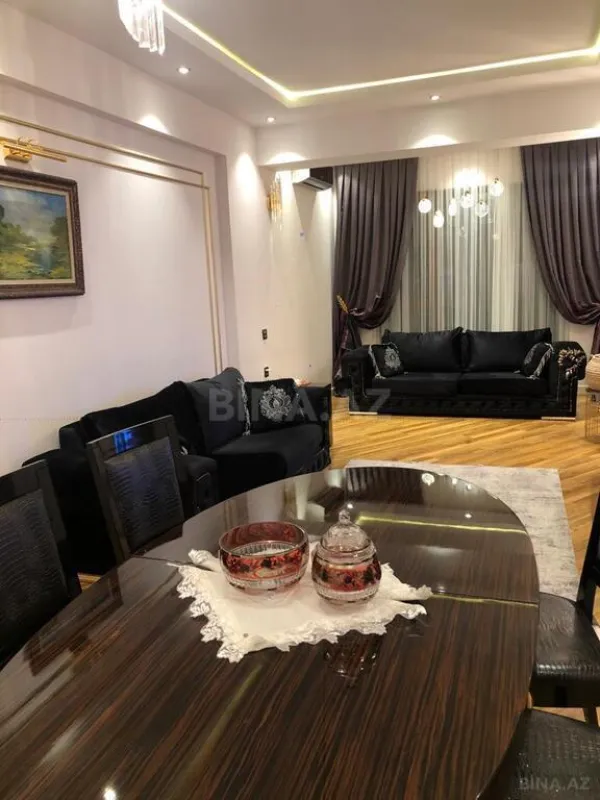 Kirayə verilir 2 otaqlı mənzil 101 m²