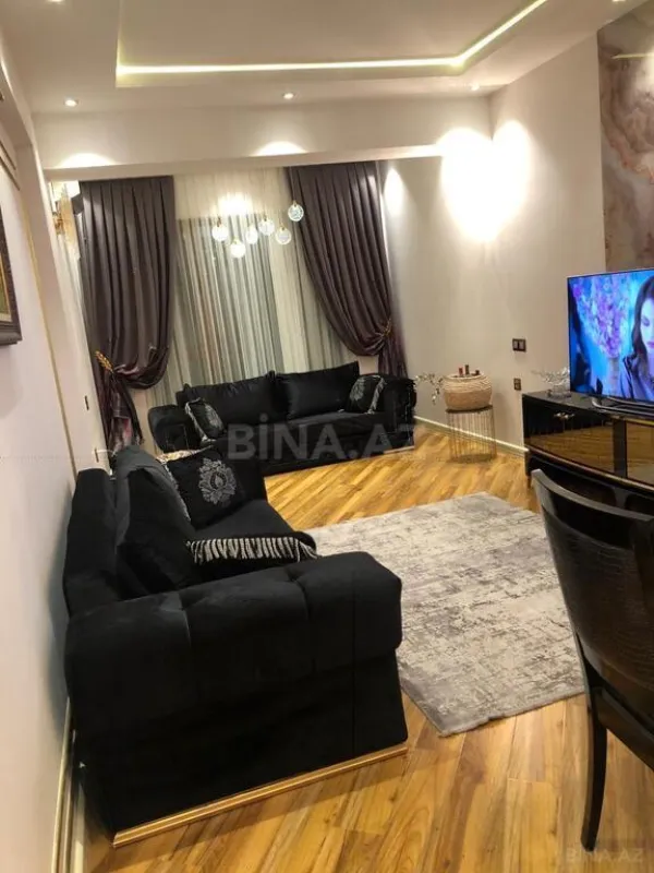 Kirayə verilir 2 otaqlı mənzil 101 m²