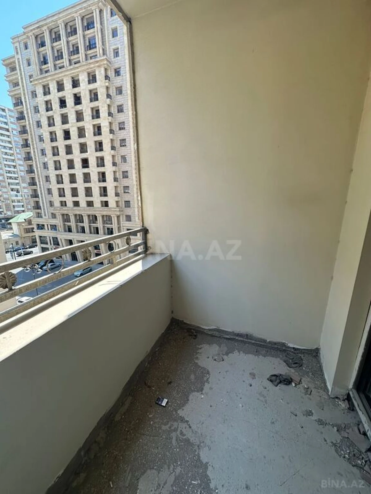 Satılır 3 otaqlı mənzil 152 m²