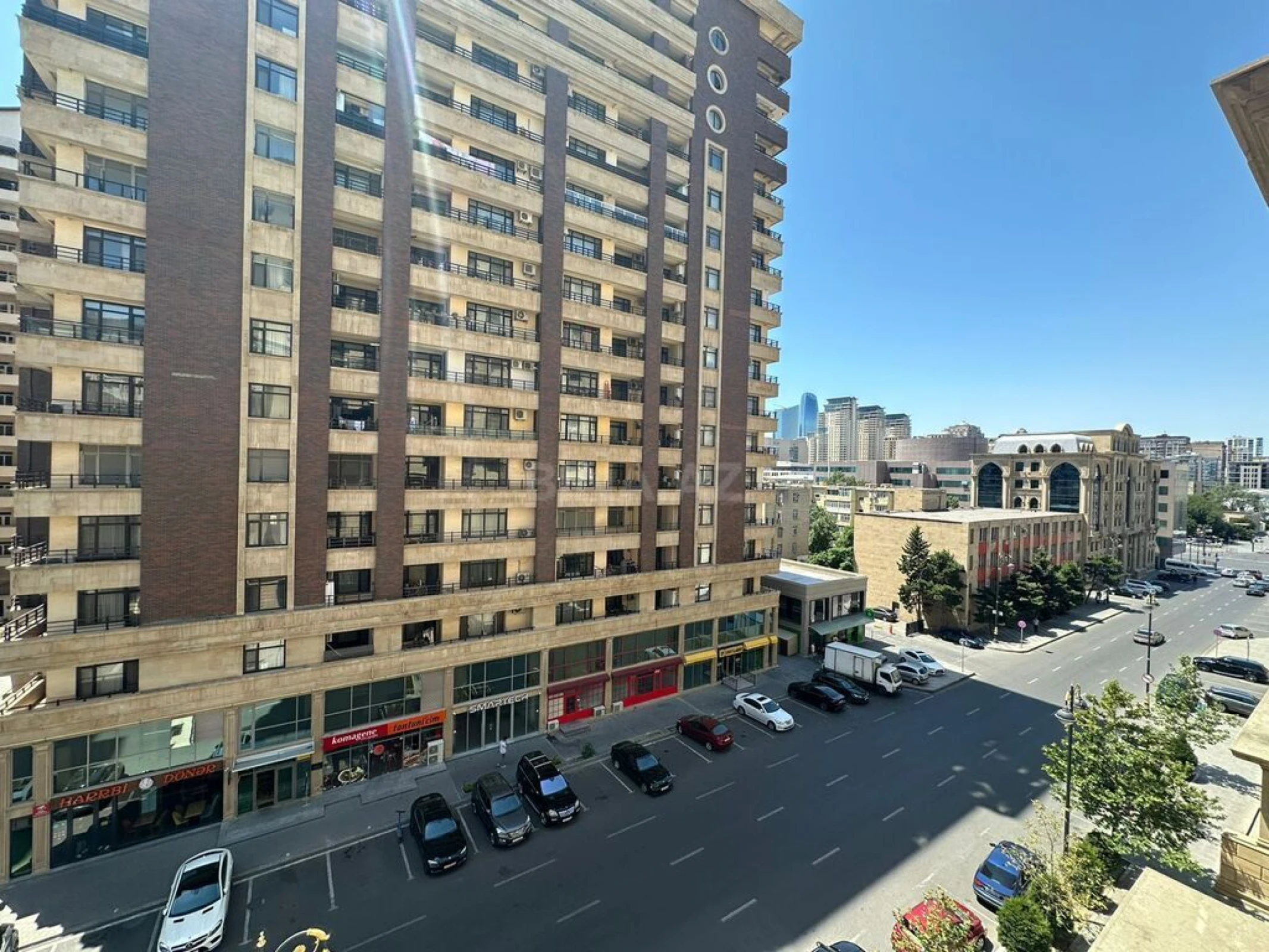 Satılır 3 otaqlı mənzil 152 m²