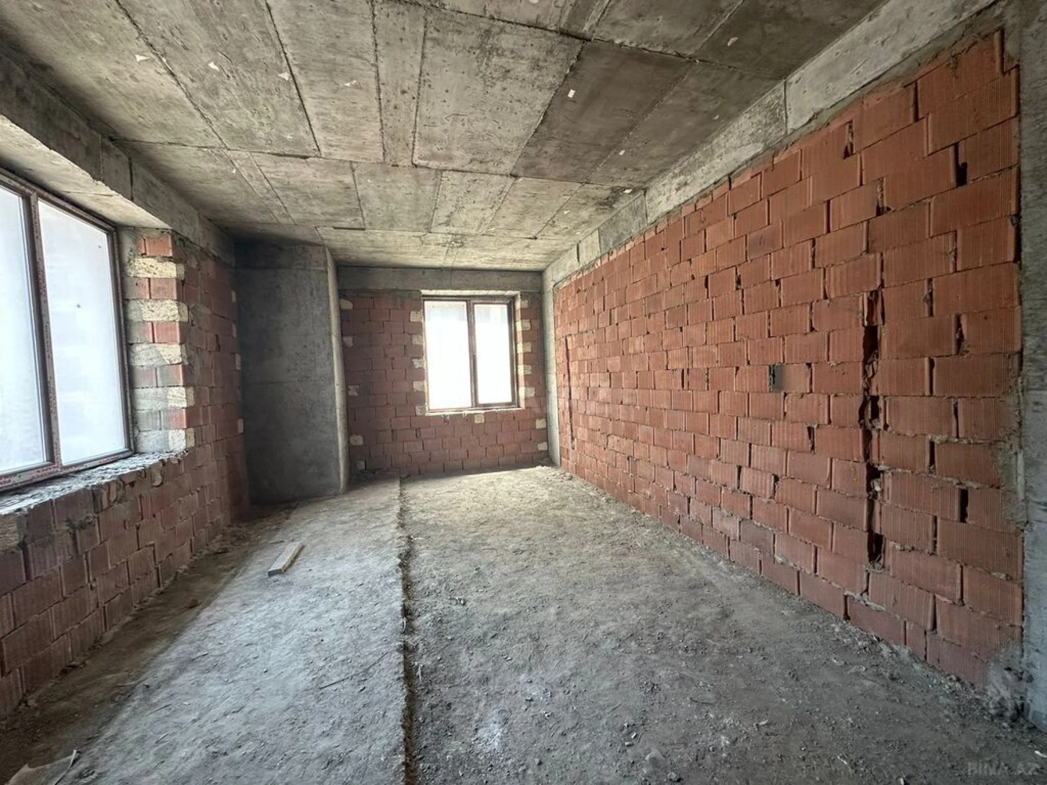 Satılır 3 otaqlı mənzil 152 m²