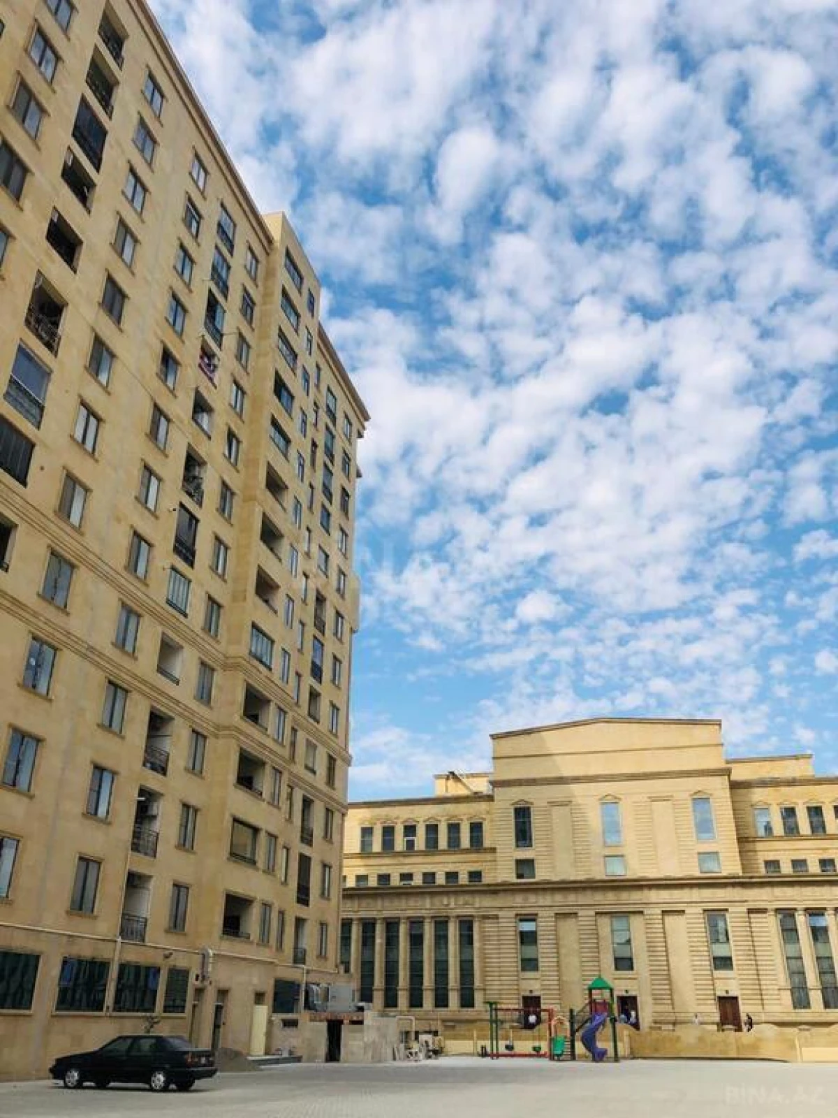 Satılır 3 otaqlı mənzil 152 m²