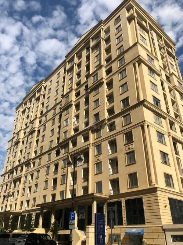 Satılır 3 otaqlı mənzil 152 m²