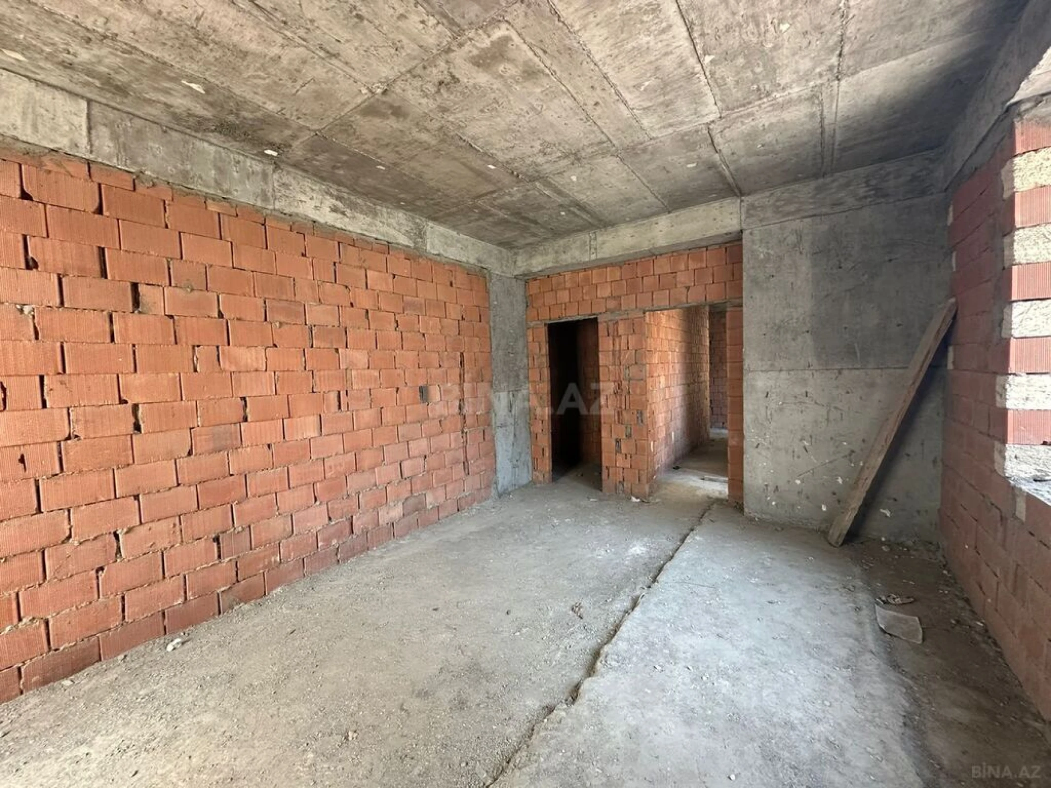 Satılır 3 otaqlı mənzil 152 m²