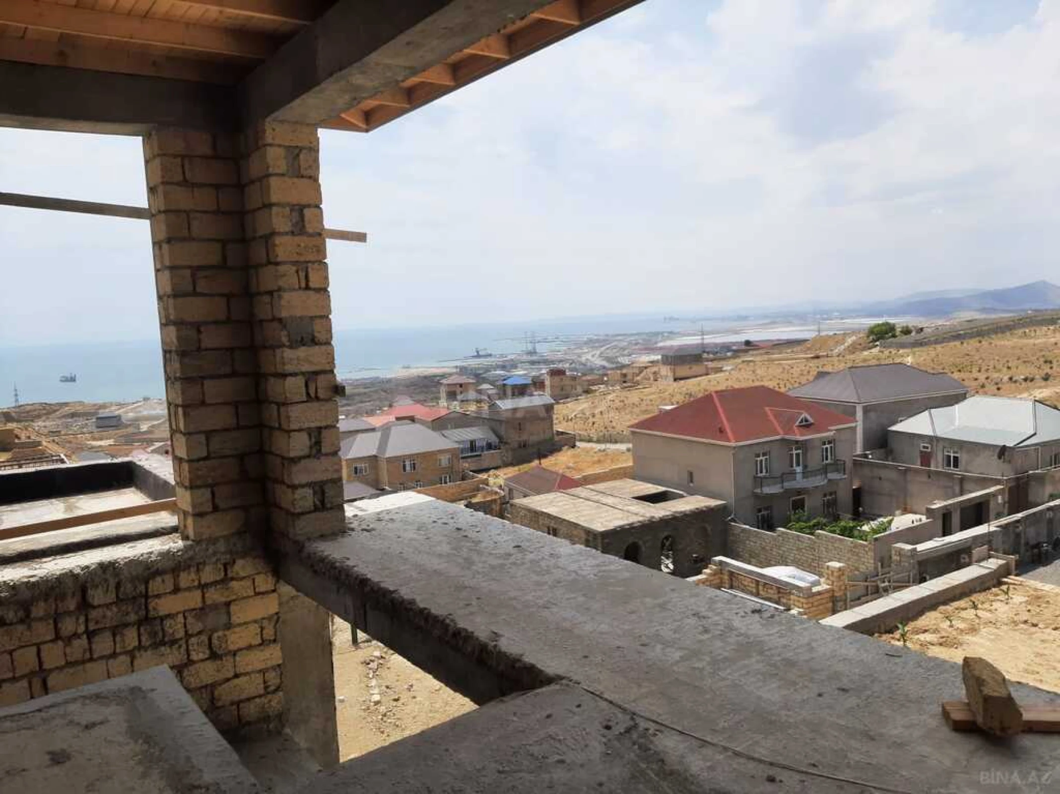 Satılır 7 otaqlı həyət evi 380 m²