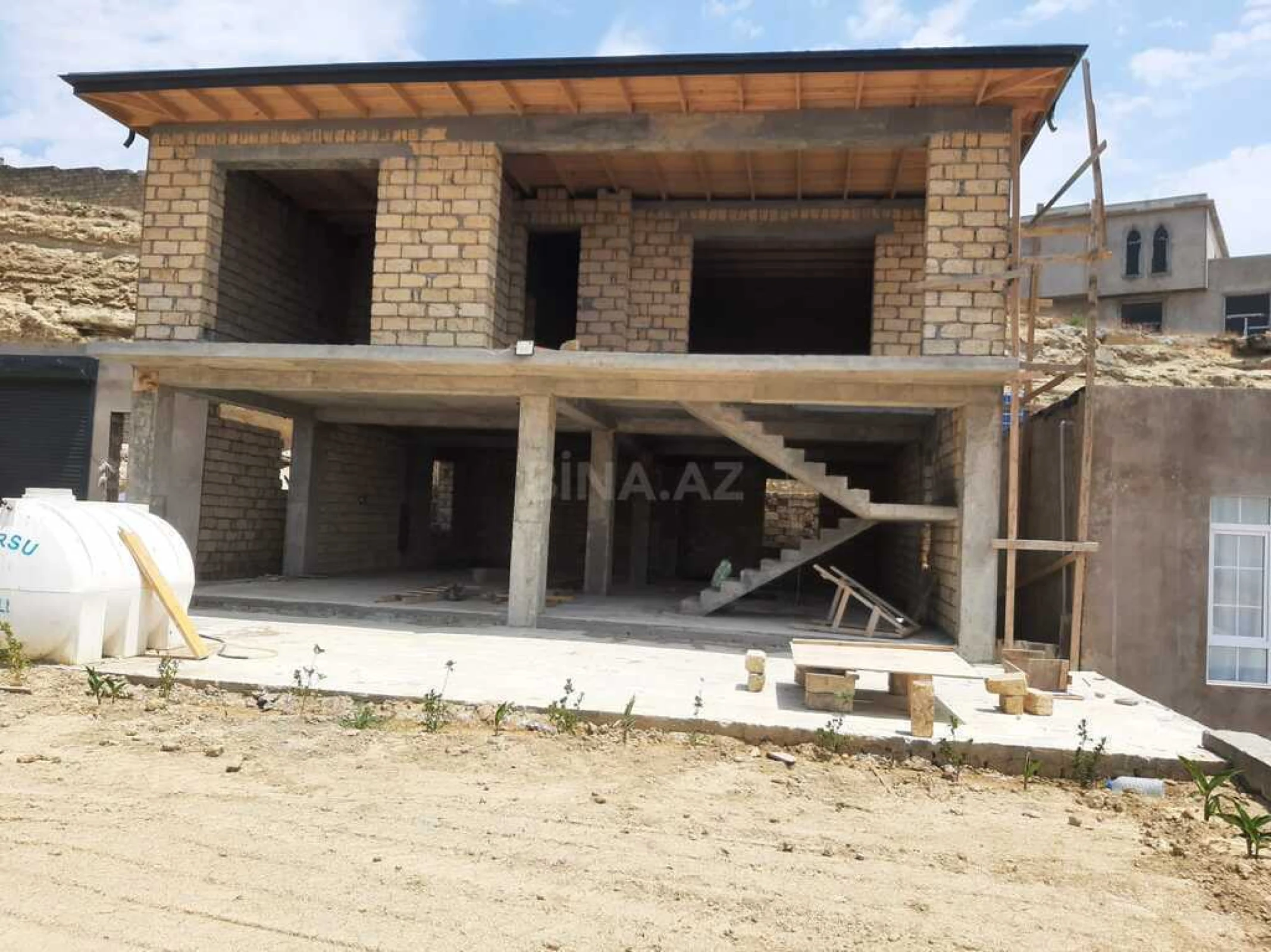Satılır 7 otaqlı həyət evi 380 m²
