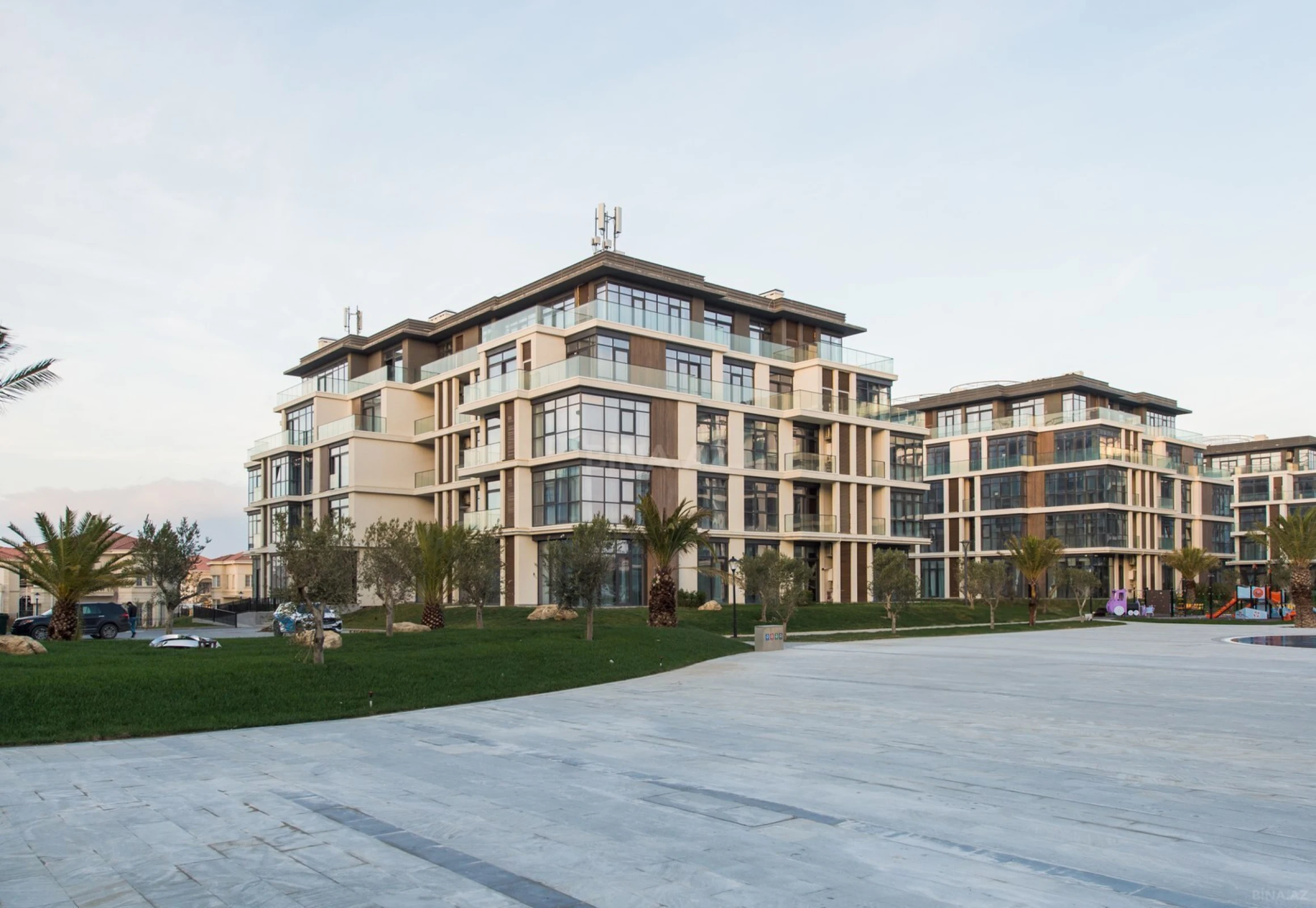 Satılır 2 otaqlı mənzil 107.6 m²