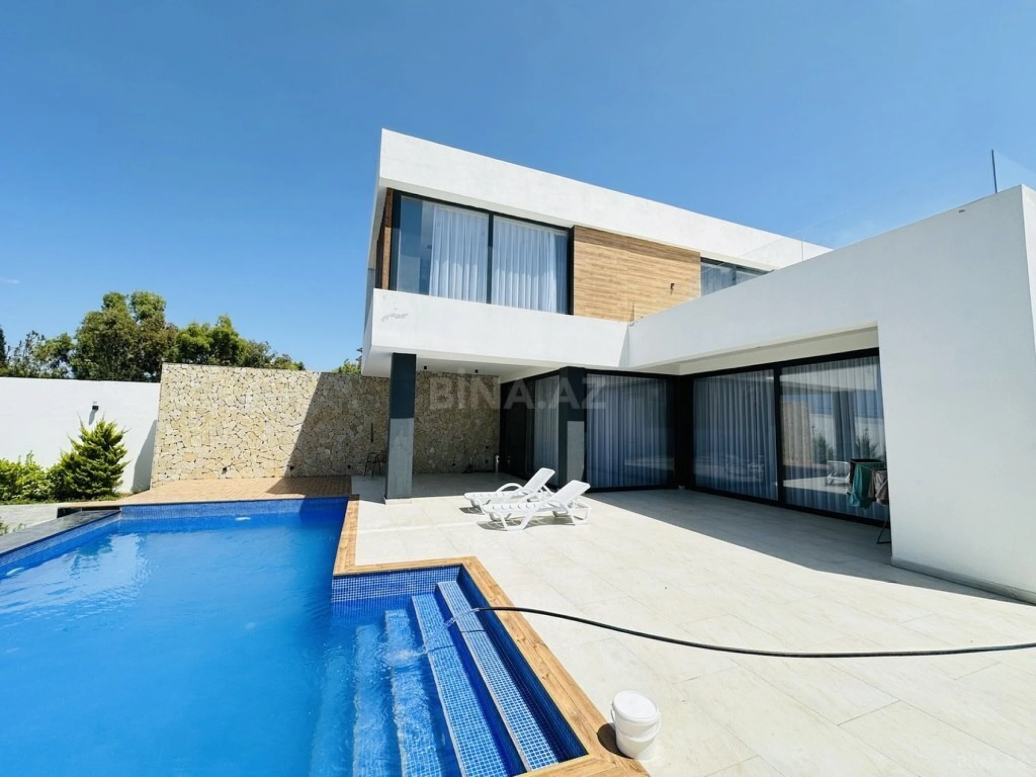 Kirayə verilir 4 otaqlı həyət evi 240 m²