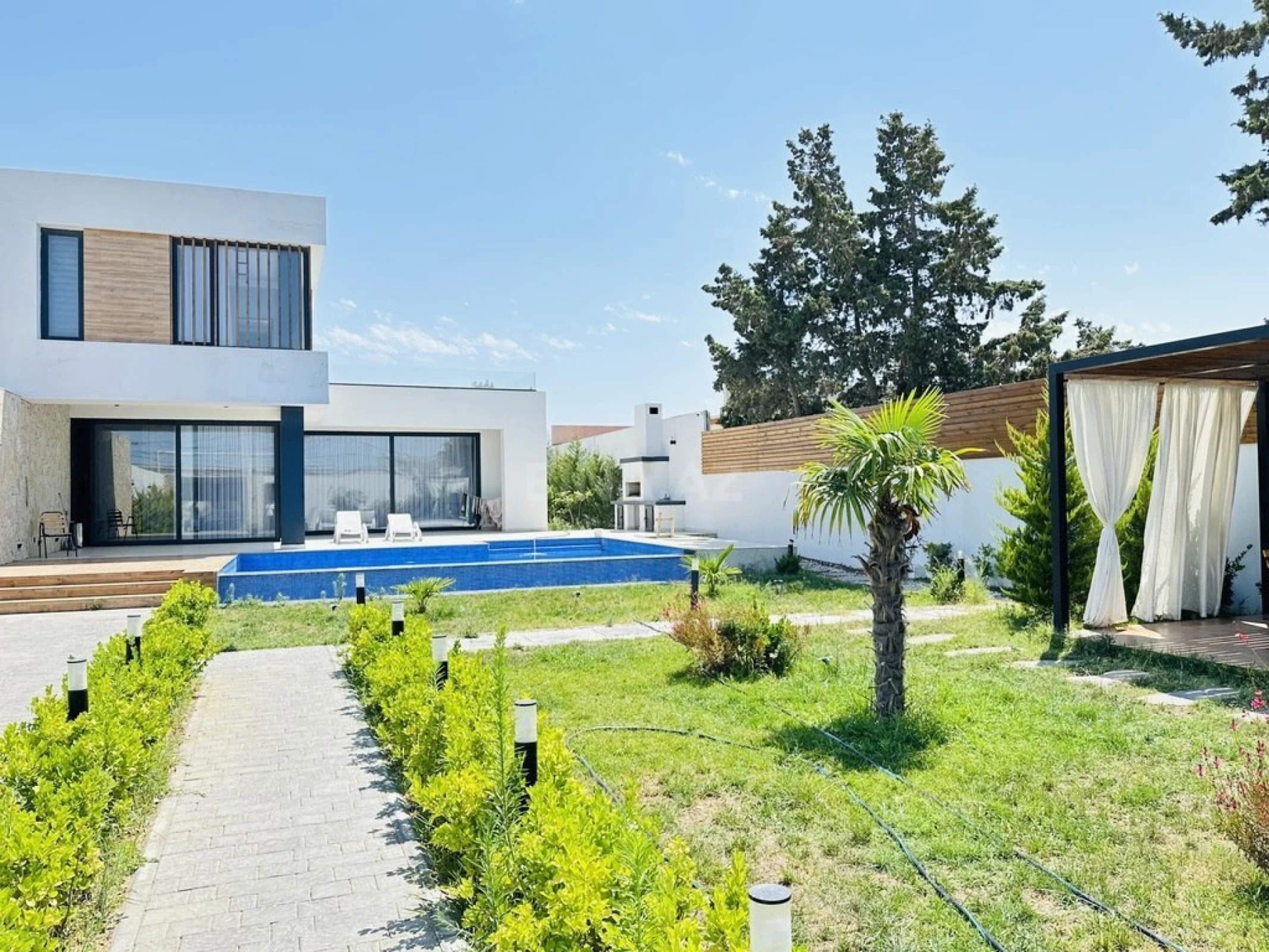 Kirayə verilir 4 otaqlı həyət evi 240 m²