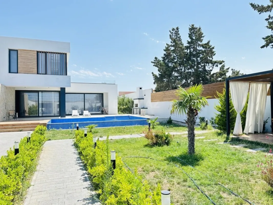 Kirayə verilir 4 otaqlı həyət evi 240 m²