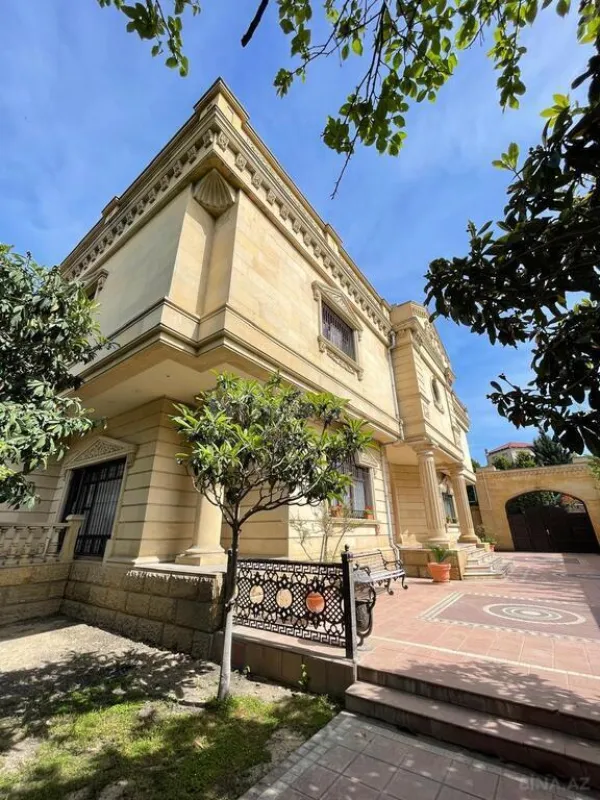 Satılır 9 otaqlı həyət evi 1000 m²