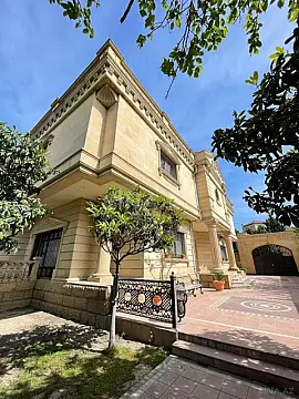 Satılır 9 otaqlı həyət evi 1000 m²
