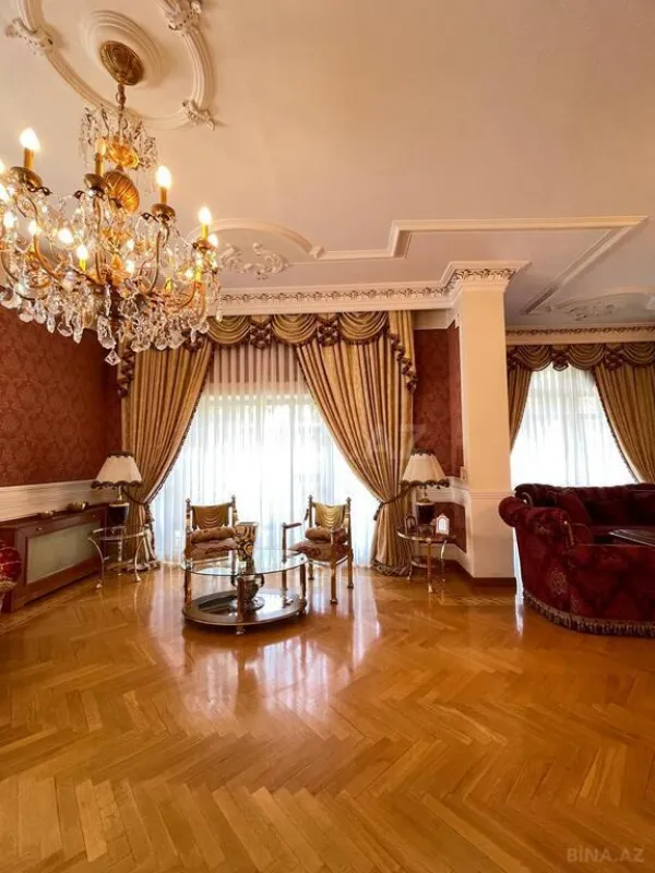 Satılır 9 otaqlı həyət evi 1000 m²