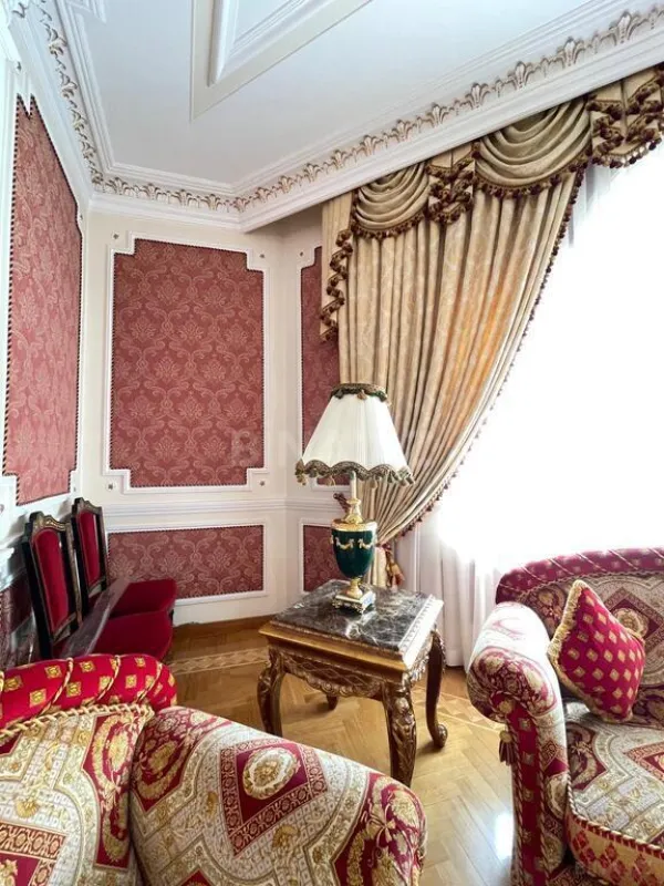 Satılır 9 otaqlı həyət evi 1000 m²