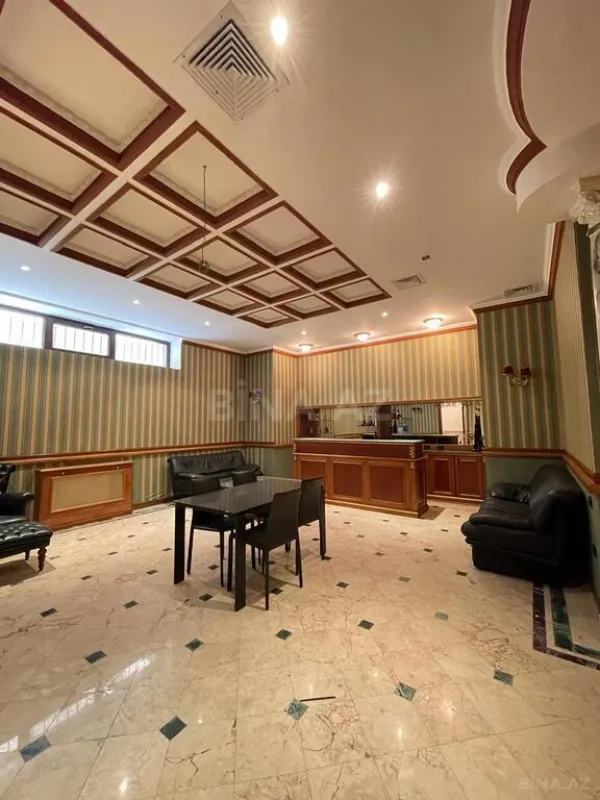 Satılır 9 otaqlı həyət evi 1000 m²