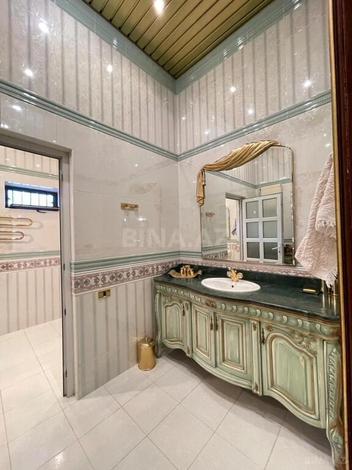 Satılır 9 otaqlı həyət evi 1000 m²