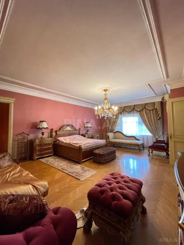 Satılır 9 otaqlı həyət evi 1000 m²