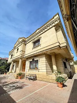 Satılır 9 otaqlı həyət evi 1000 m² — Bakı, Yasamal qəs. 9 otaq 1000.00 m²