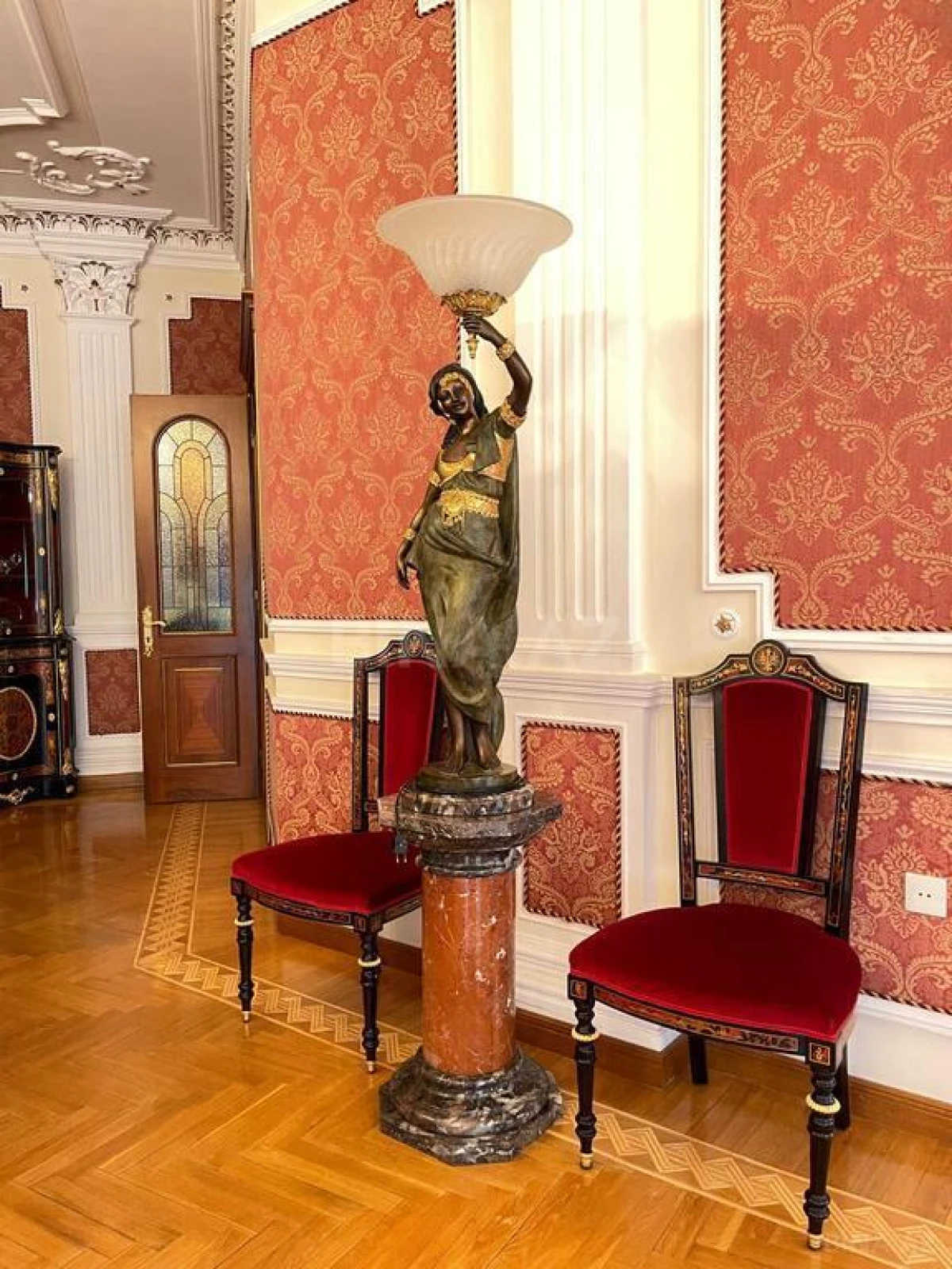 Satılır 9 otaqlı həyət evi 1000 m²