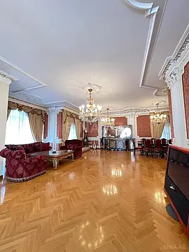 Satılır 9 otaqlı həyət evi 1000 m²