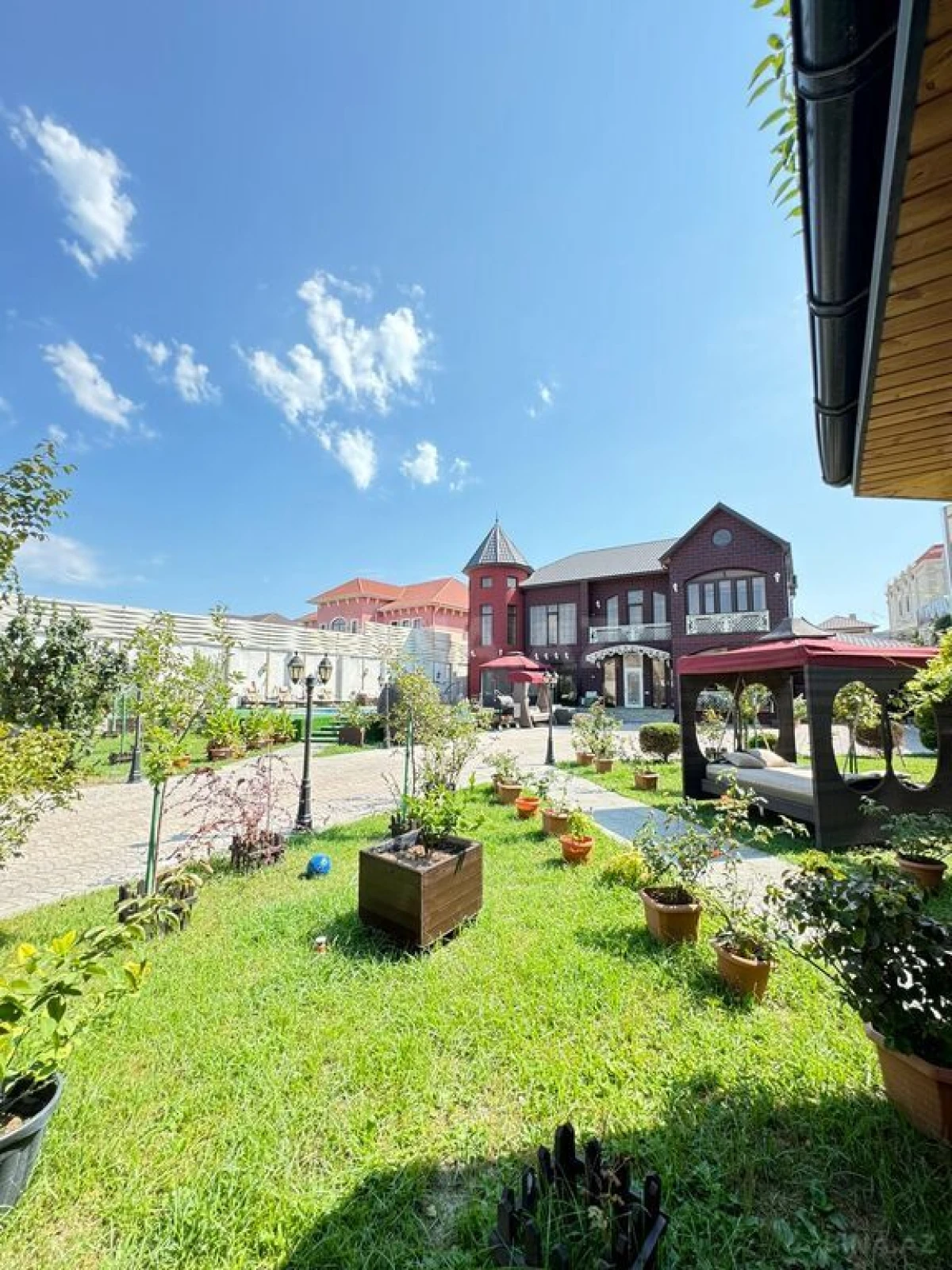 Satılır 7 otaqlı həyət evi 500 m²