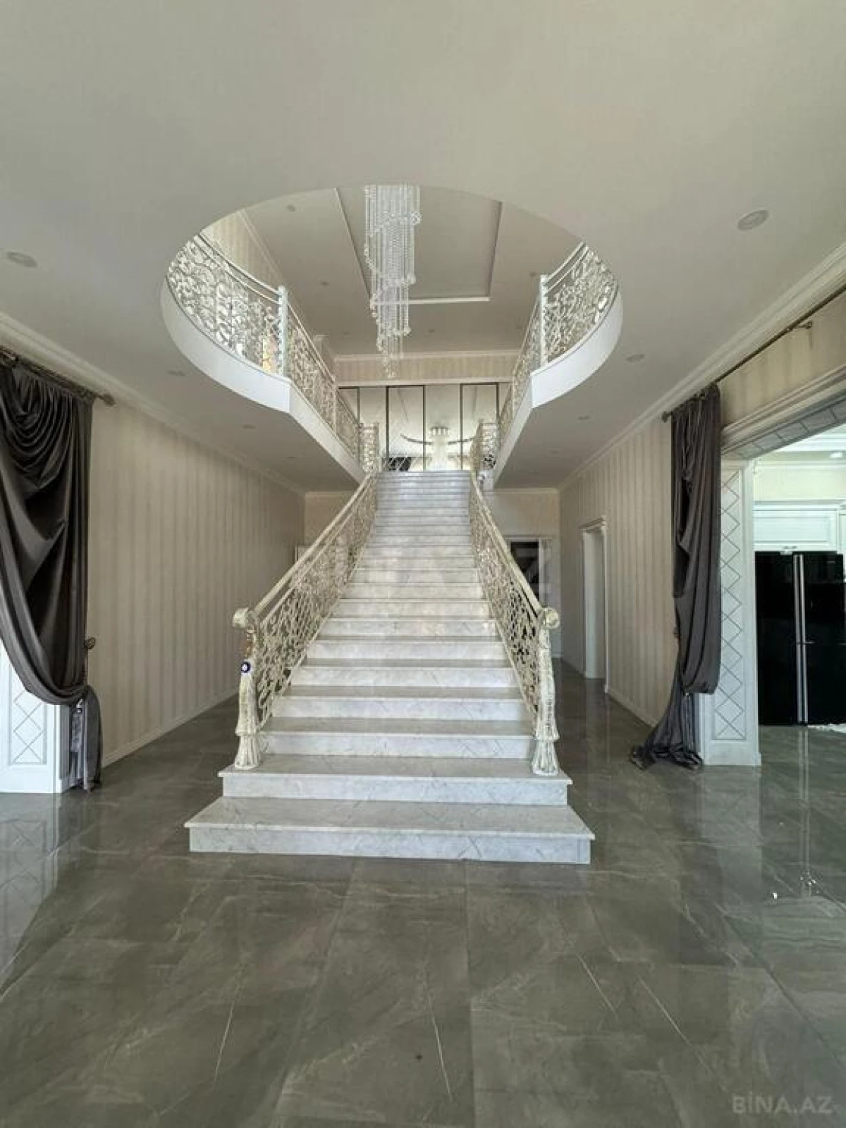 Satılır 7 otaqlı həyət evi 500 m²