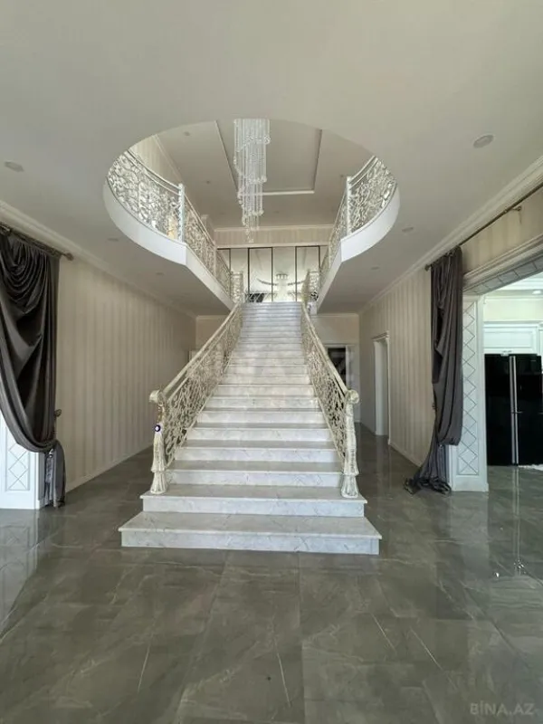 Satılır 7 otaqlı həyət evi 500 m²