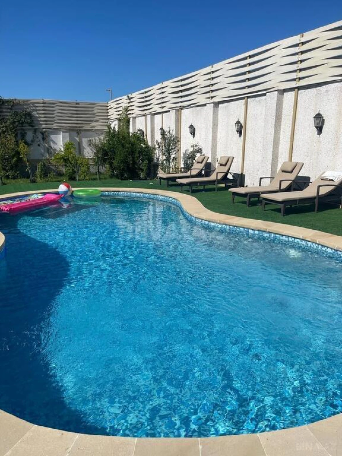 Satılır 7 otaqlı həyət evi 500 m²