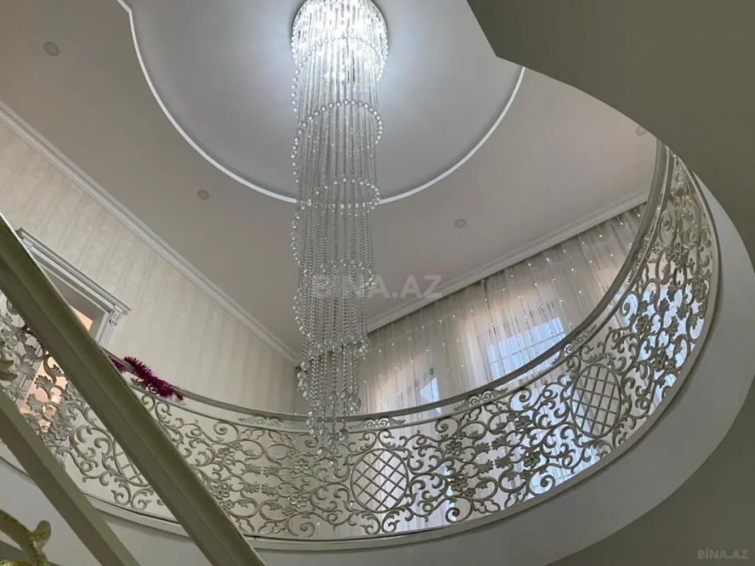 Satılır 7 otaqlı həyət evi 500 m²