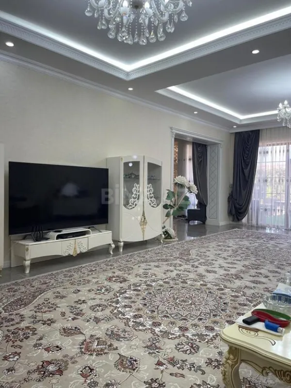 Satılır 7 otaqlı həyət evi 500 m²