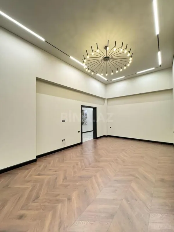 Satılır 5 otaqlı həyət evi 300 m²