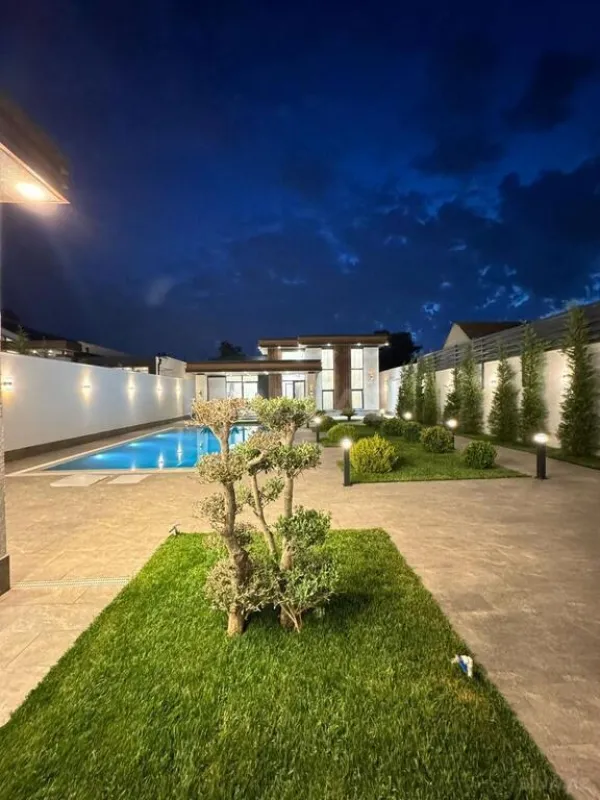 Satılır 5 otaqlı həyət evi 300 m²