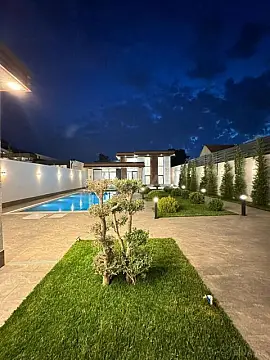 Satılır 5 otaqlı həyət evi 300 m²