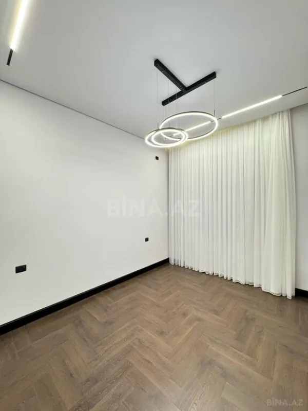 Satılır 5 otaqlı həyət evi 300 m²