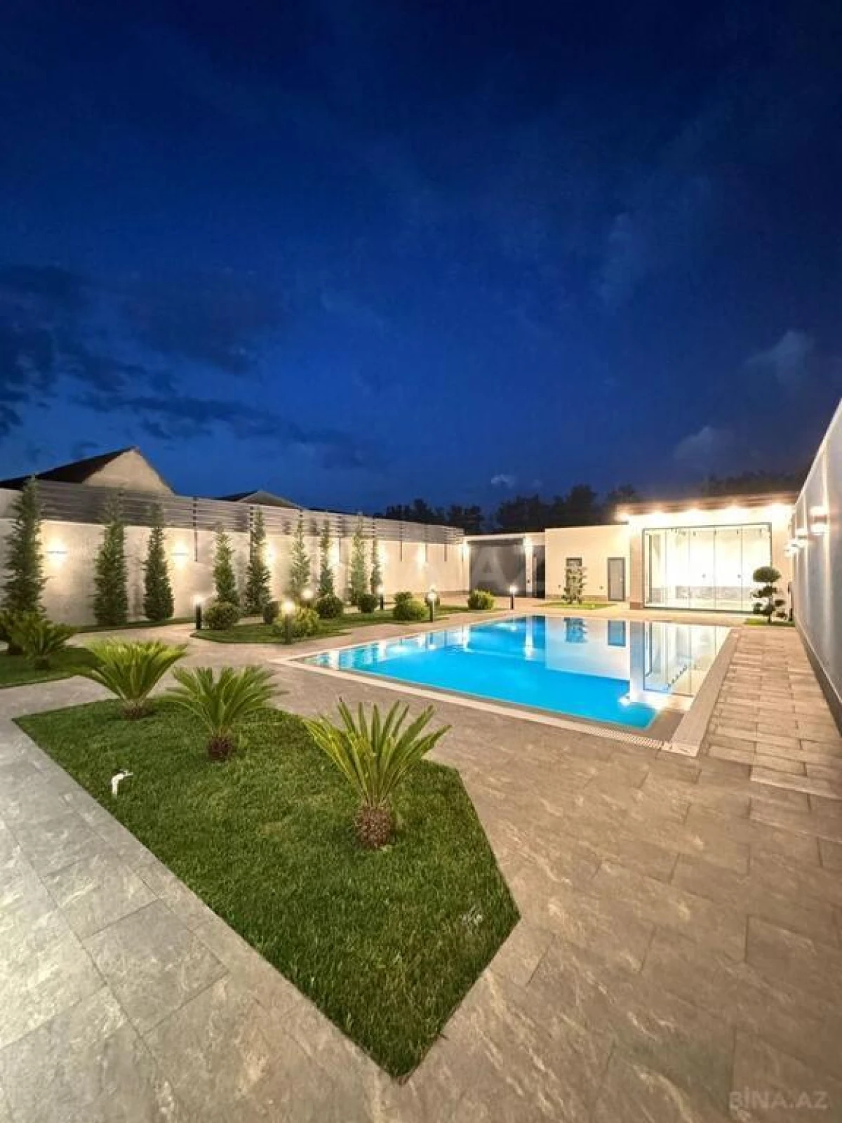 Satılır 5 otaqlı həyət evi 300 m²