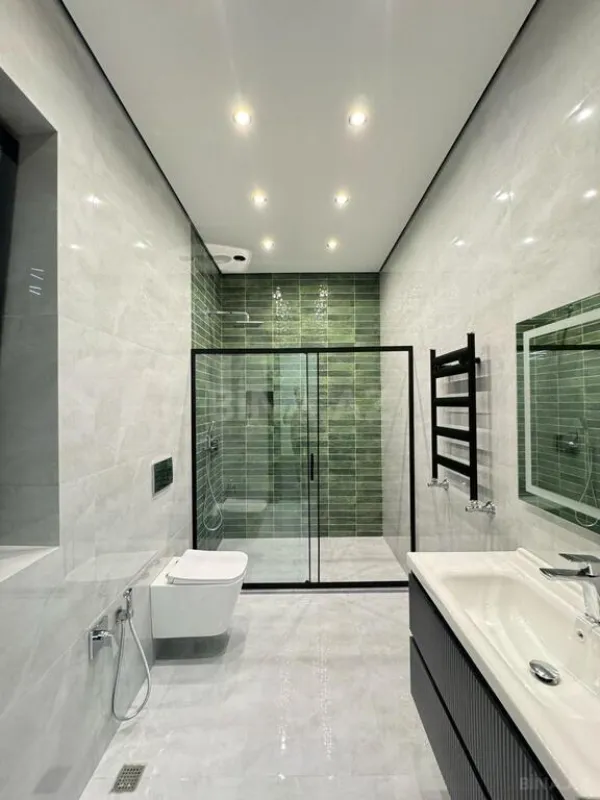 Satılır 5 otaqlı həyət evi 300 m²