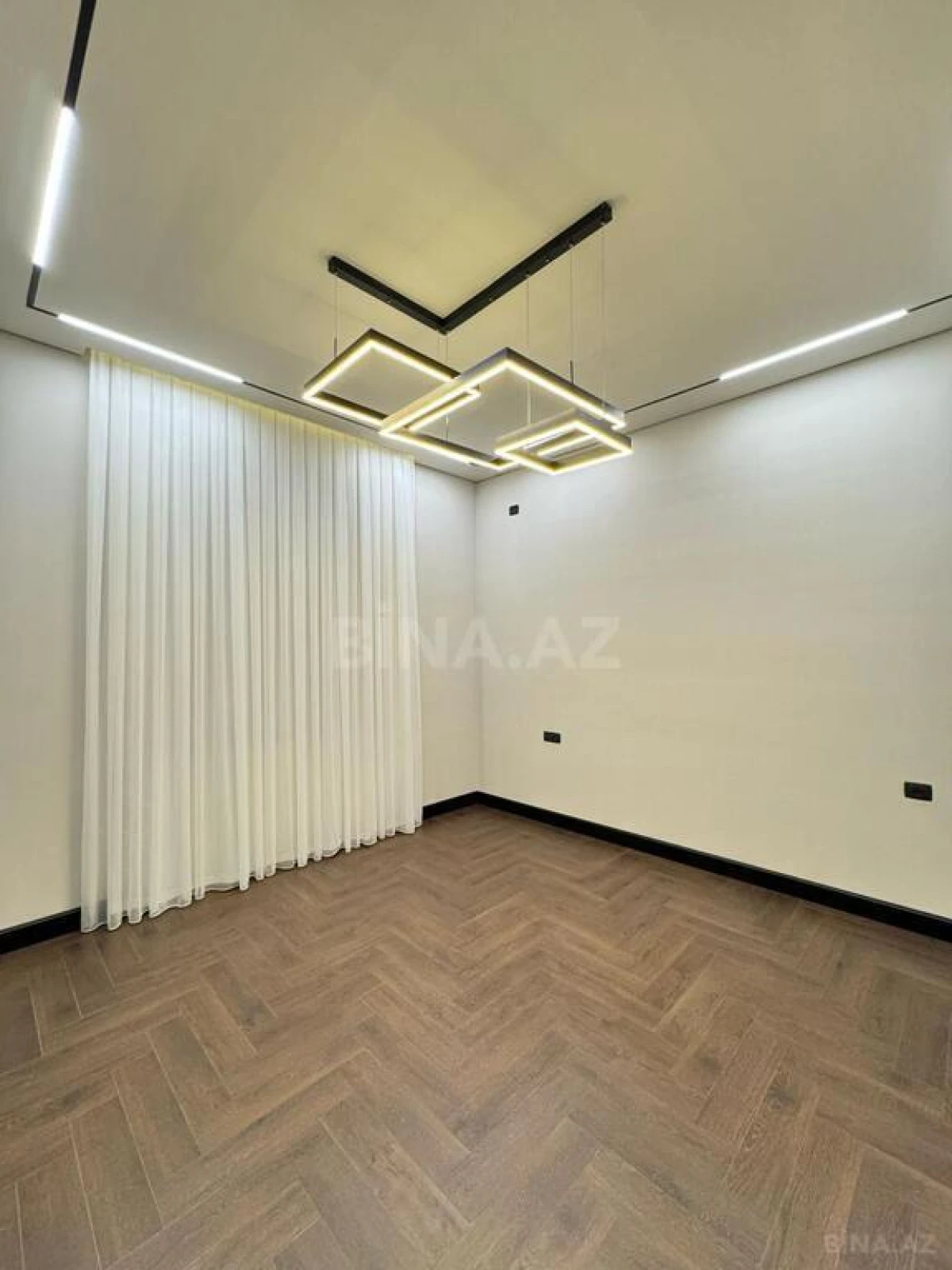 Satılır 5 otaqlı həyət evi 300 m²