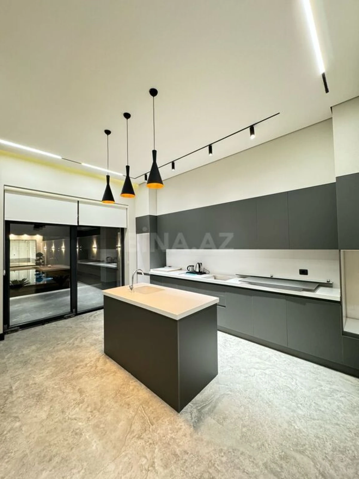 Satılır 5 otaqlı həyət evi 300 m²