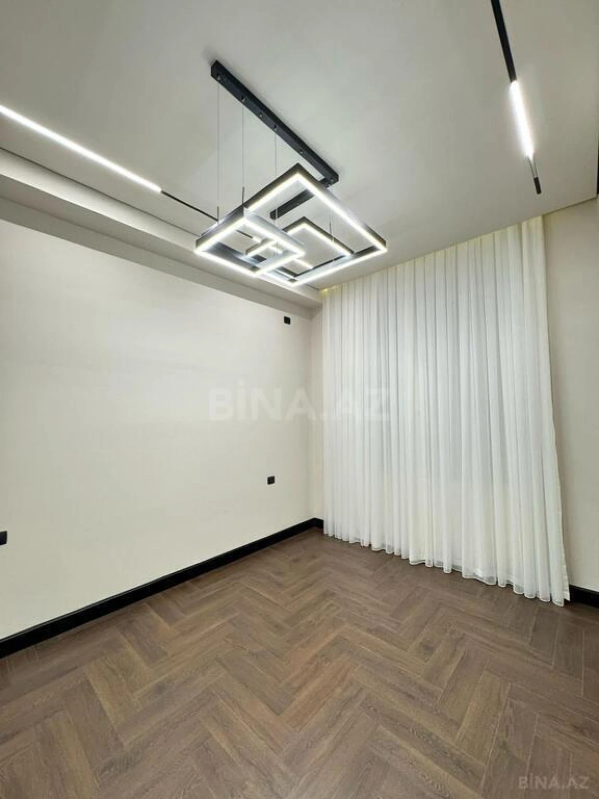 Satılır 5 otaqlı həyət evi 300 m²