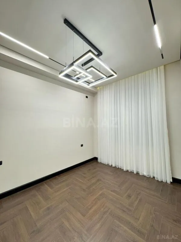 Satılır 5 otaqlı həyət evi 300 m²