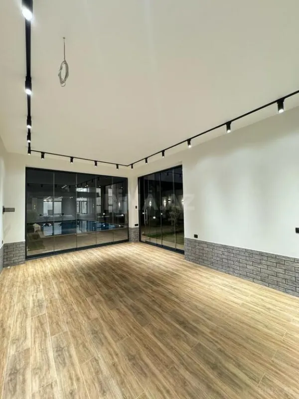 Satılır 5 otaqlı həyət evi 300 m²