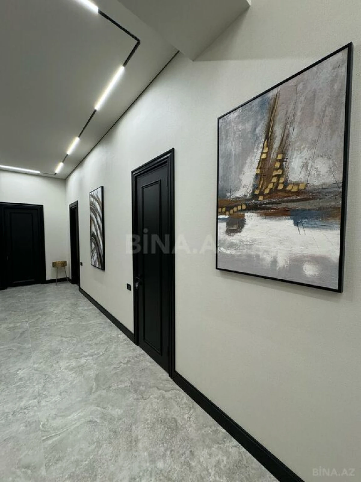 Satılır 5 otaqlı həyət evi 300 m²