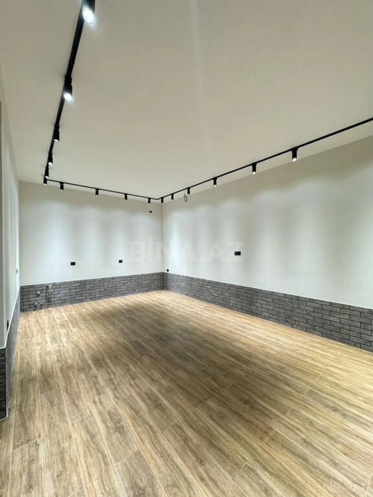 Satılır 5 otaqlı həyət evi 300 m²