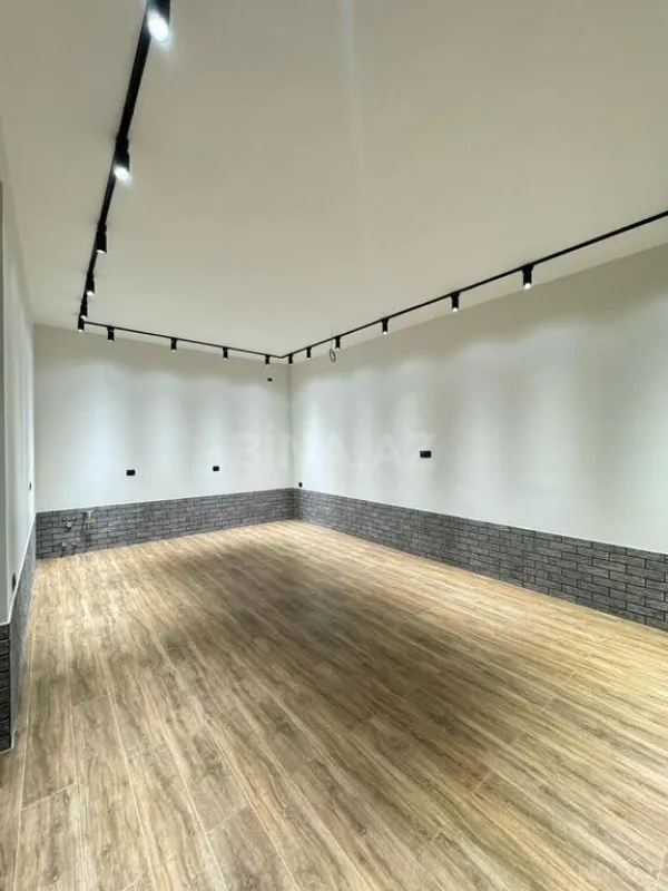 Satılır 5 otaqlı həyət evi 300 m²