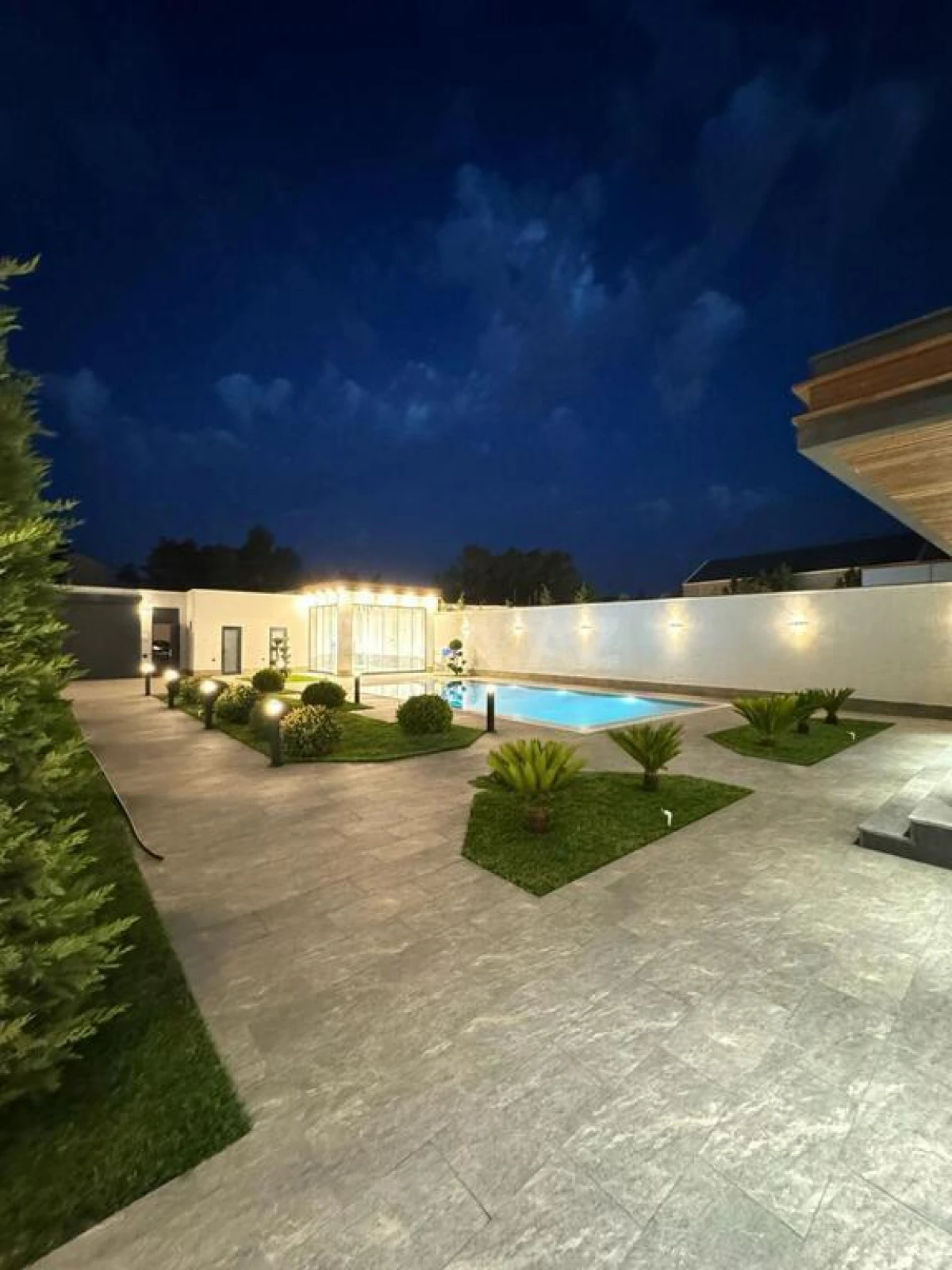 Satılır 5 otaqlı həyət evi 300 m²
