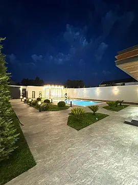 Satılır 5 otaqlı həyət evi 300 m²