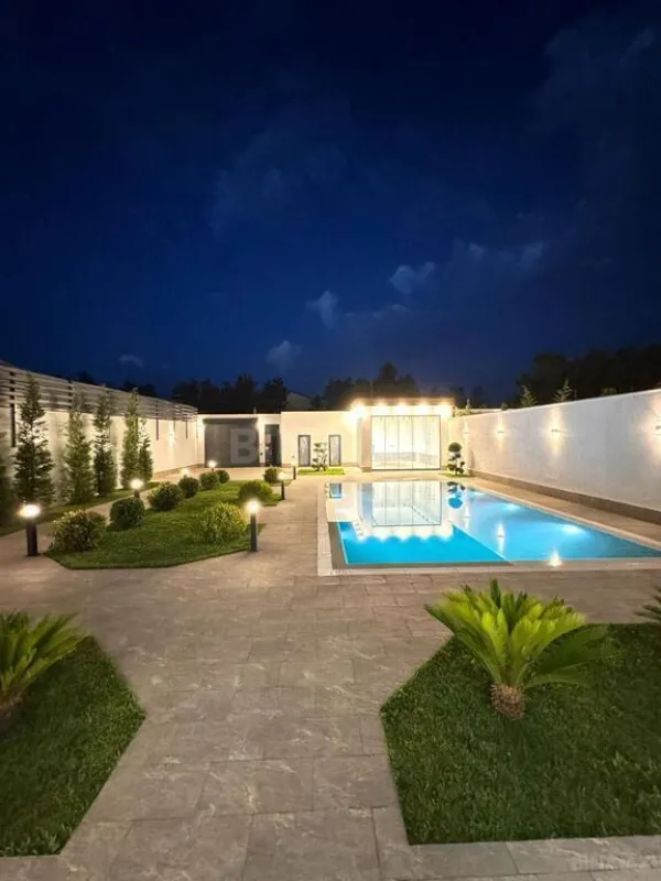 Satılır 5 otaqlı həyət evi 300 m²