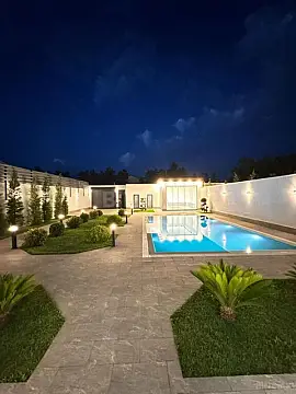 Satılır 5 otaqlı həyət evi 300 m²