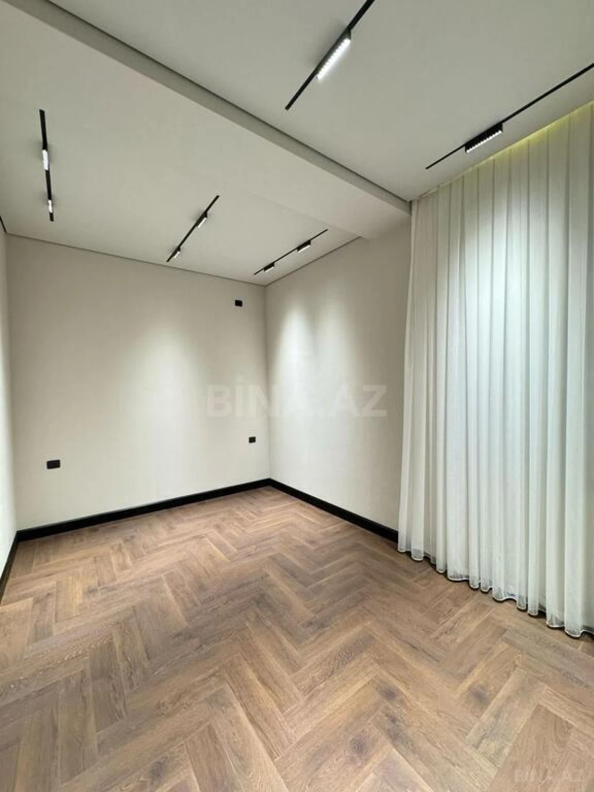 Satılır 5 otaqlı həyət evi 300 m²